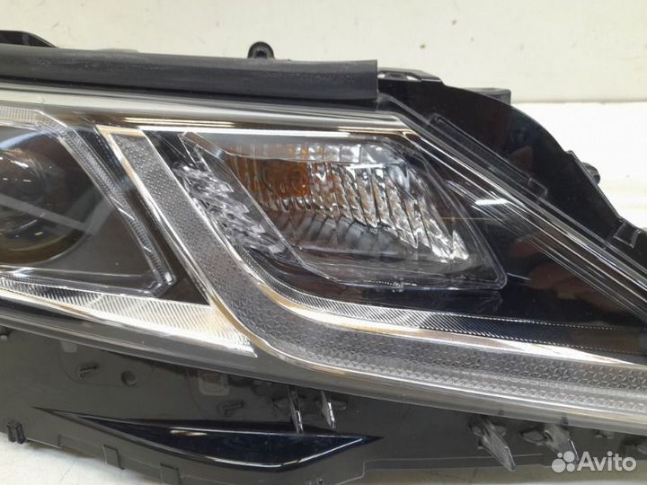 Фара правая Toyota Camry 70 2017-2021