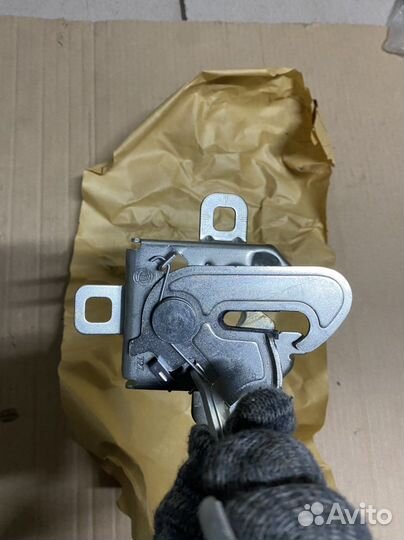 Fiat Grande Punto Замок капота