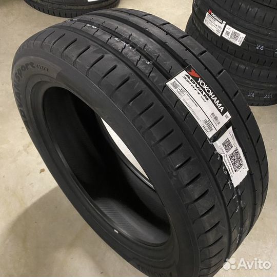 Yokohama Advan Sport V107 245/45 R19 102Y