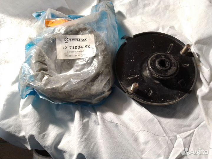 Задние опорники на Мазду 323 мх-3