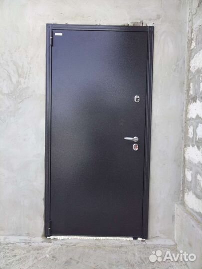 Дверь входная новая