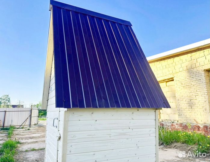 Туалет треугольный двускатный новый