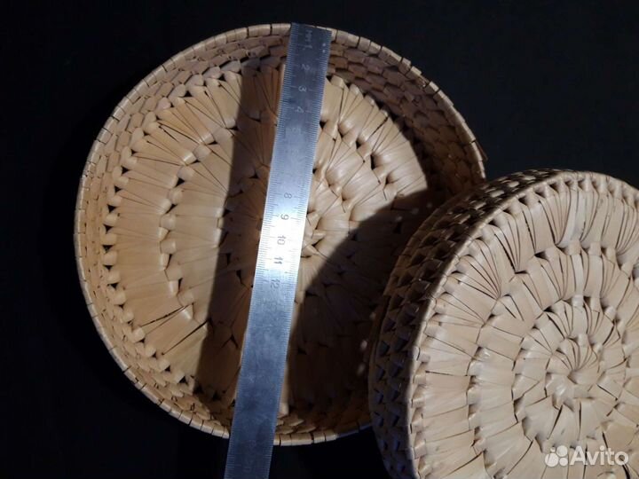 Шкатулка, вазочки плетенные