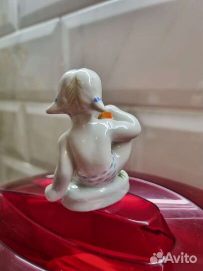 Девочка с апельсином фарфоровая