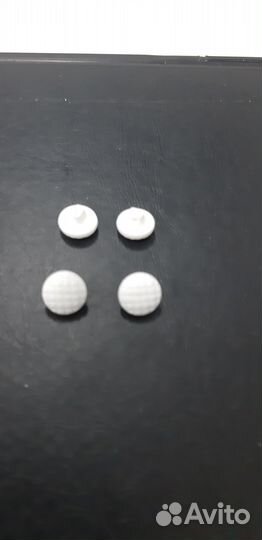 Пуговицы белые на ножке