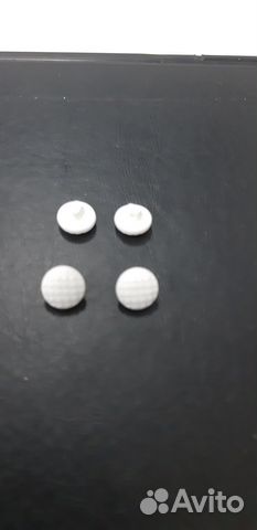 Пуговицы белые на ножке