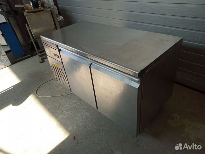 Холодильный стол для кафе