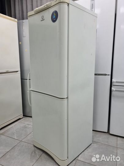 Холодильник indesit C132NFG.016