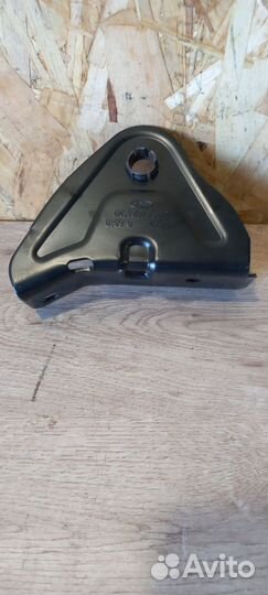 Кронштейн заднего сидения Ford Kuga 1