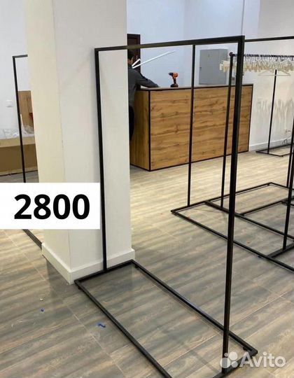 Торговое оборудование для магазина одежды