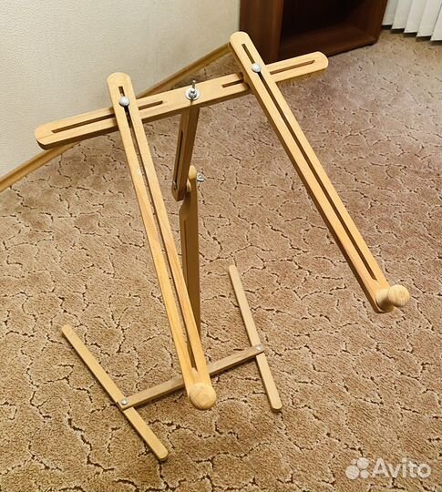 Стойка-держатель для вышивальщицы