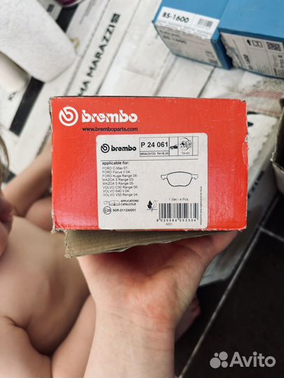 Передние колодки Brembo, пробка поддона