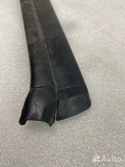 Уплотнитель капота Bmw 5 F10 2011