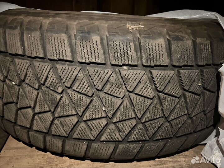 Bridgestone Blizzak DM-V2 275/50 R22 111T