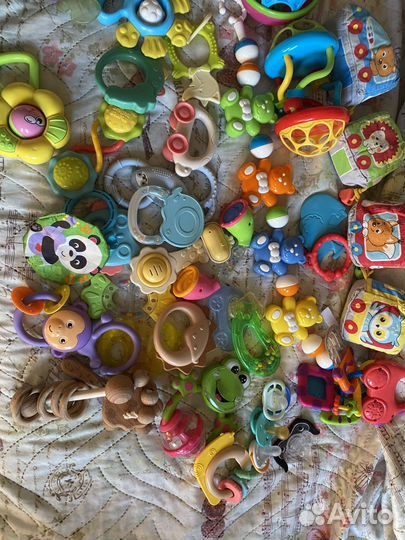 Пакет погрумушек, и игрушек для малыша