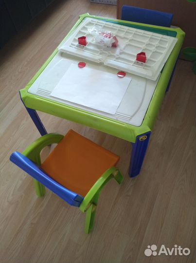 Комплект детский стол и стулья