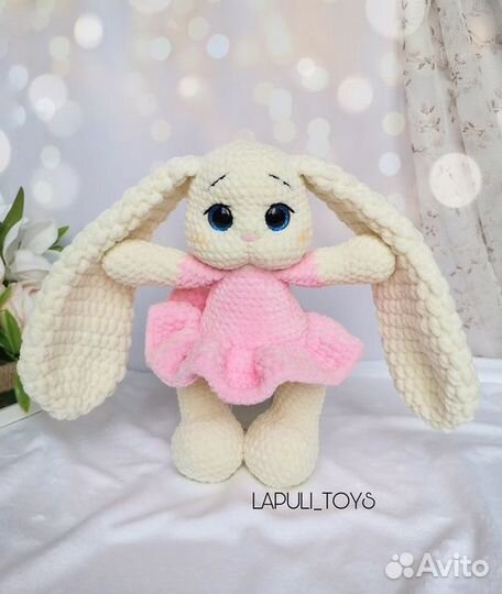 Вязаная игрушка зайка. Игрушка зайчик. Зайка в пла