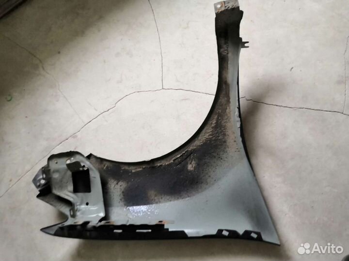 Передние крылья на Рено Логан 2