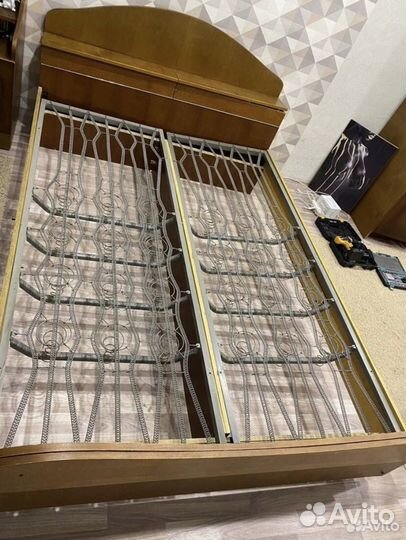 Спальный гарнитур