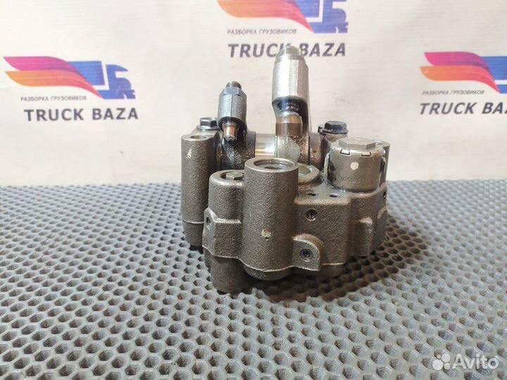 1875605 Вал рокера Daf XF105