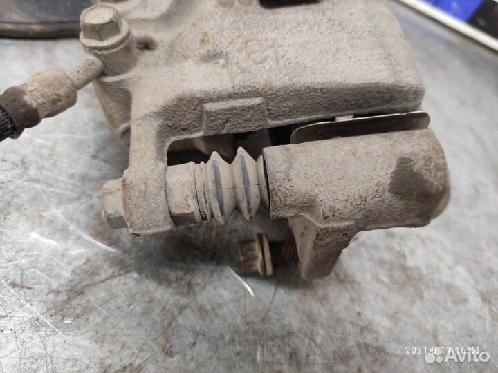 Суппорт задний правый Hyundai Santa Fe 2 D4HB 2010