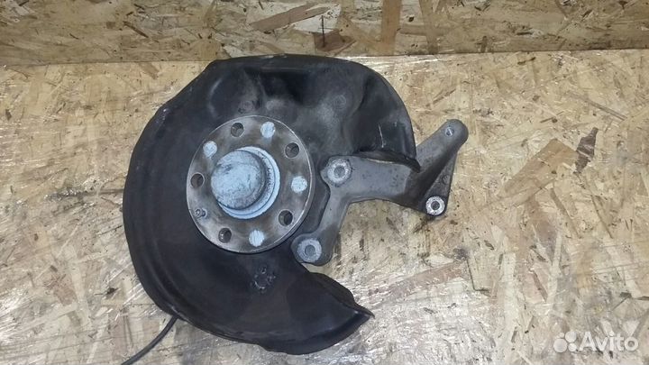 Кулак поворотный задний лев. VW Пассат В6