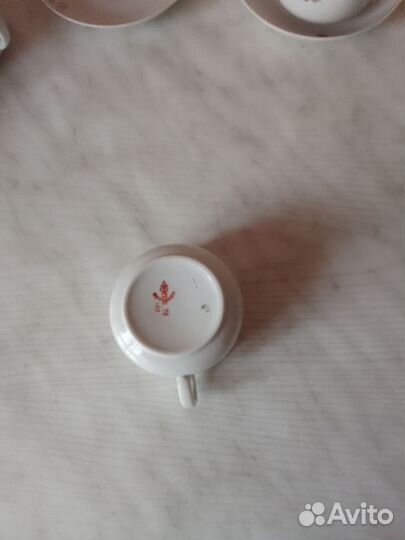 Чайные пары, чашки, молочник
