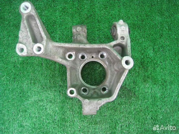 Кулак задний левый volkswagen Tiguan (5N1) 2011