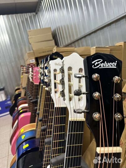 Акустическая гитара черная