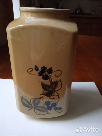 Кашпо и ваза- фарфор - для растений.Из СССР