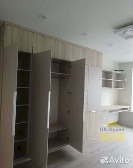 Распашной шкаф