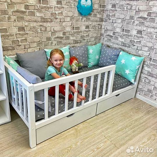 Кроватка для малыша сингл с бортиком из натурально