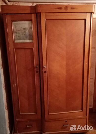 Старинный шкаф