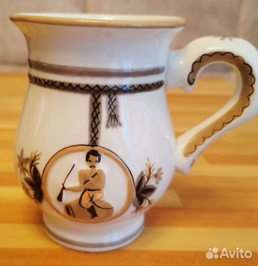 Фарфоровые кружки