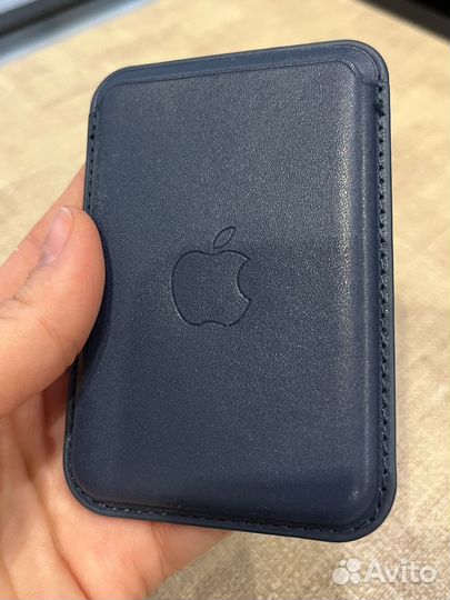 Чехлы на iPhone 13