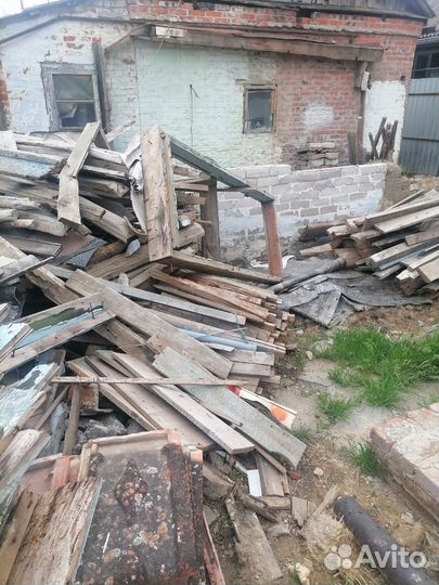 Доски, дрова, двери на доски, оконные рамы