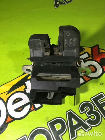 Замок багажника задний Volkswagen Golf Plus (Mk5)