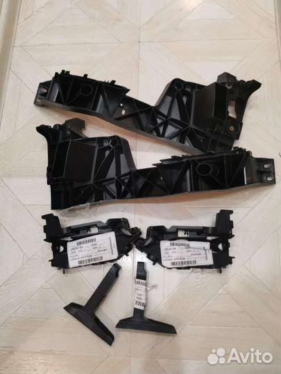 Audi Q8 Кронштейн фары Кронштейн бампера