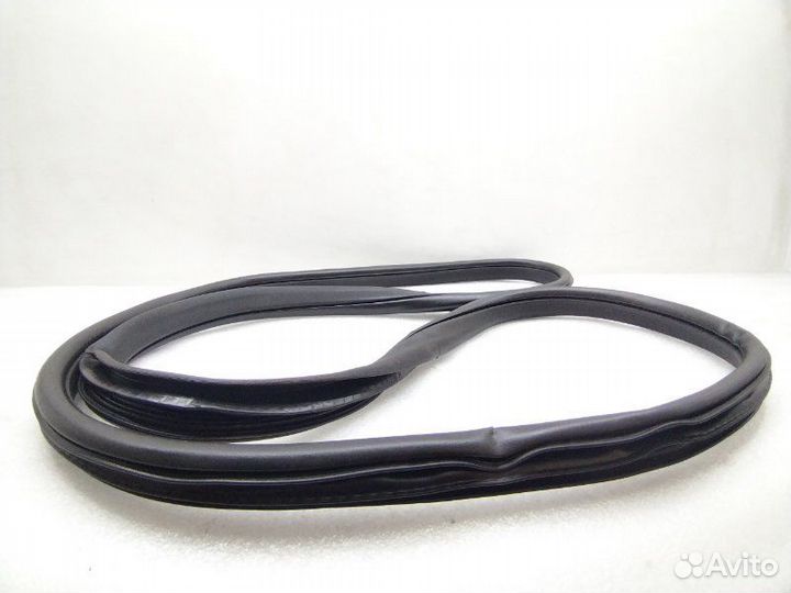 Уплотнитель двери задний левый Land Rover