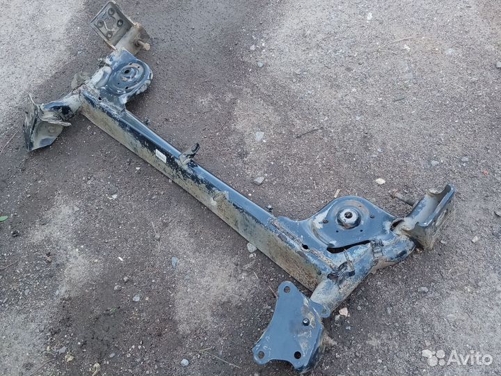 Задняя балка Рено Логан 1