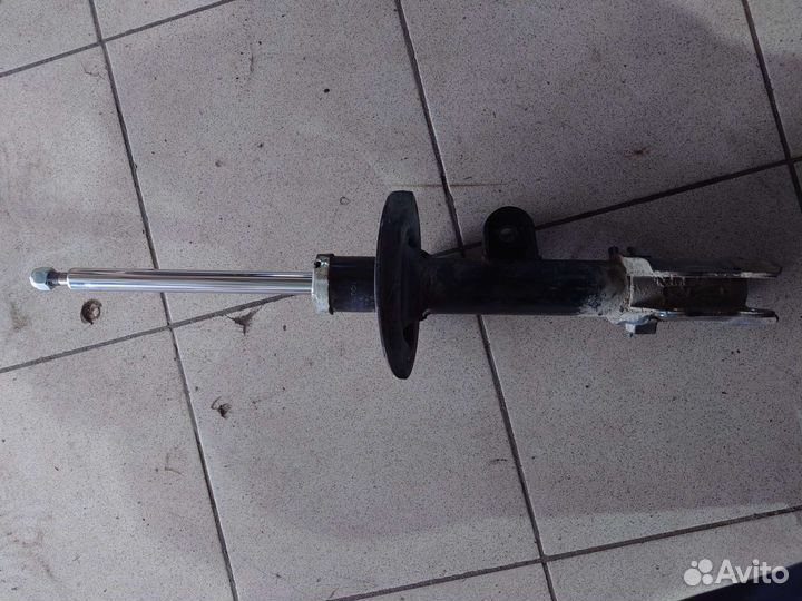 Стойка передняя левая