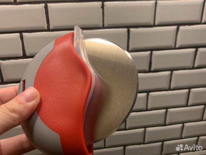 Нож для пиццы и теста круглый