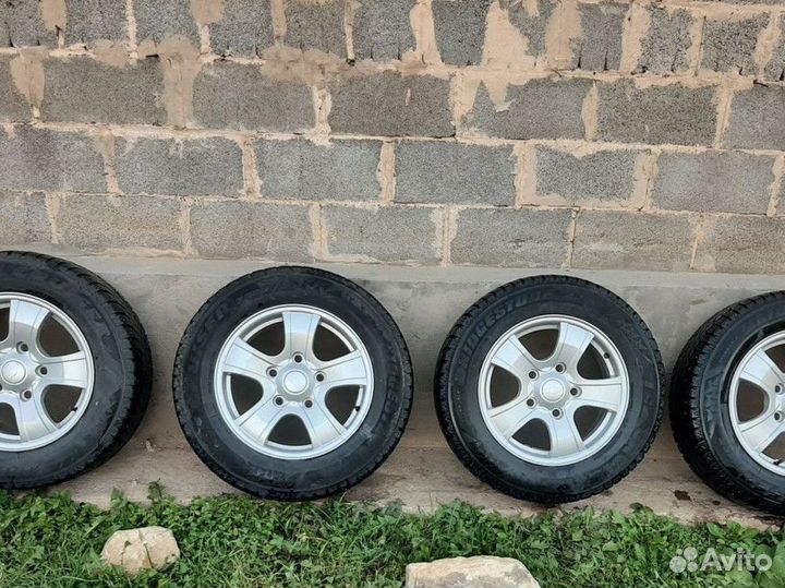 R16 Bridgestone Ice Cruiser 7000 215/65, PCD 5x139.7 DIA 98.5