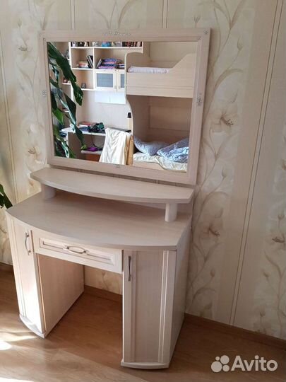 Туалетный столик