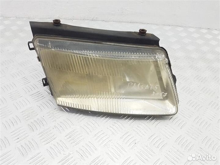 Фара правая Volkswagen Passat