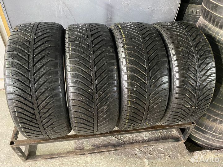 Goodyear Vector 4Seasons 225/45 R17
