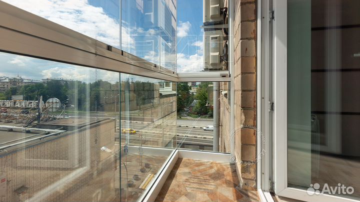 Безрамное остекление крупных объектов