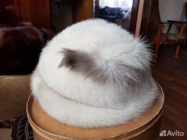 Женская меховая шапка