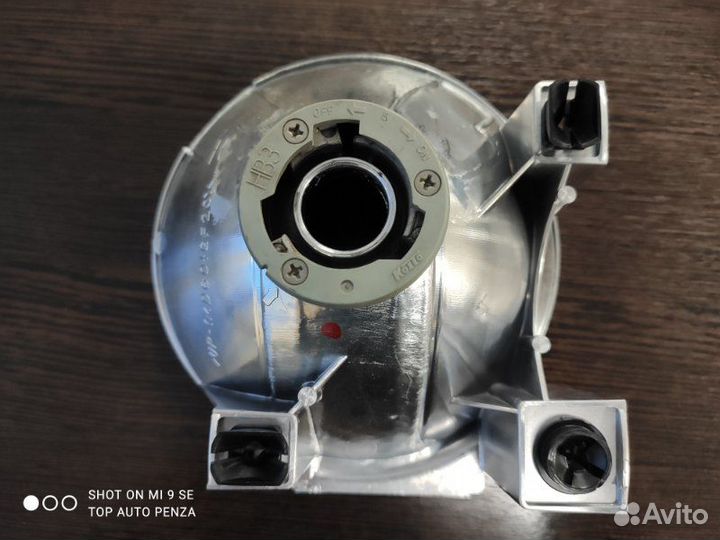 Отражатель фары передний правый Toyota Land