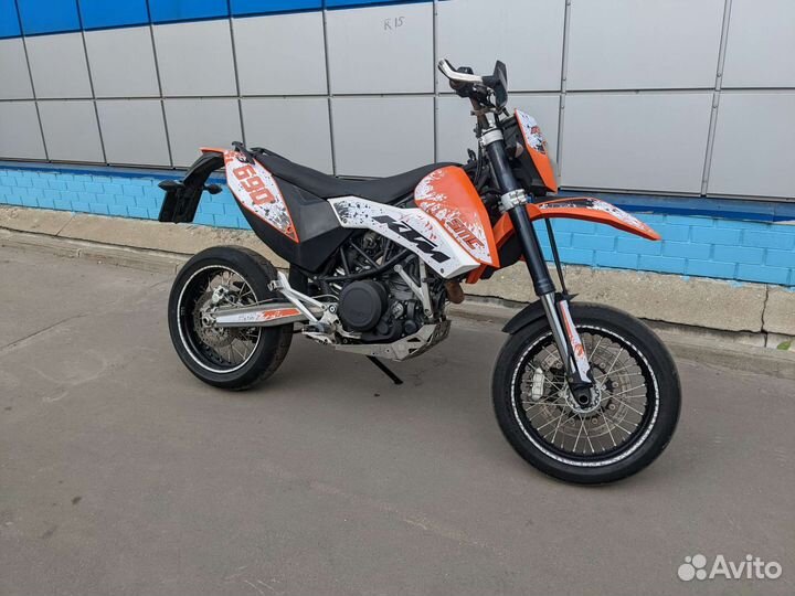 KTM 690 SMC supermoto